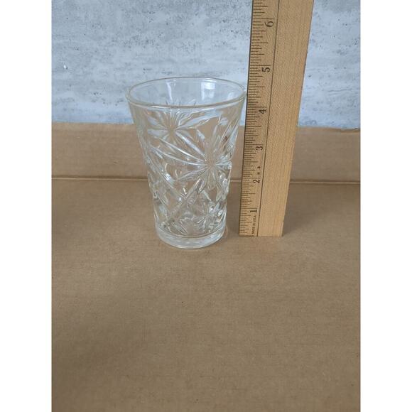 VINTAGE ANCHOR HOCKING, AMERICAN PRESCUT, SET OF 4 STAR PATTERN GLASSES, 4.25" - Picture 4 of 5